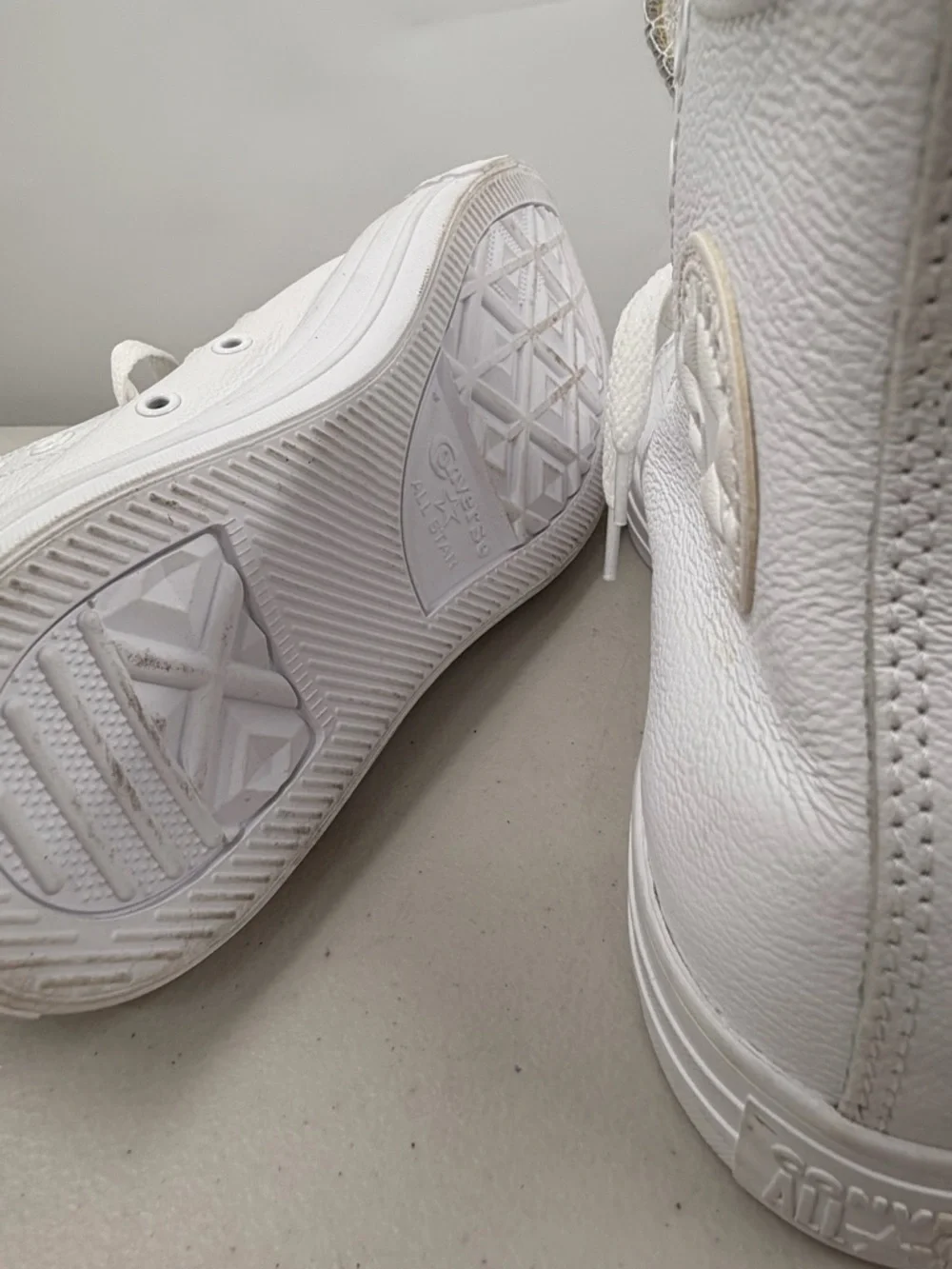 Converse White High-Top Sneakers men’s size 7 - Picture 3 of 4